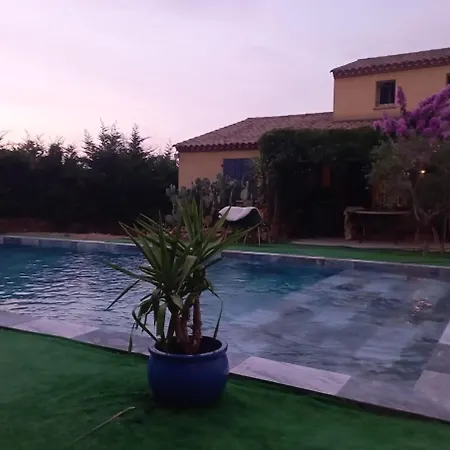 Villa Climatisée Avec Grande Piscine